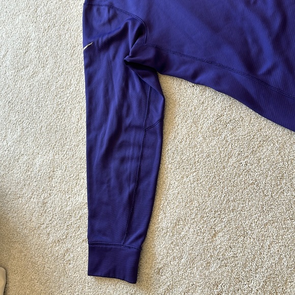 UDUB HOODIE - Picture 5 of 9